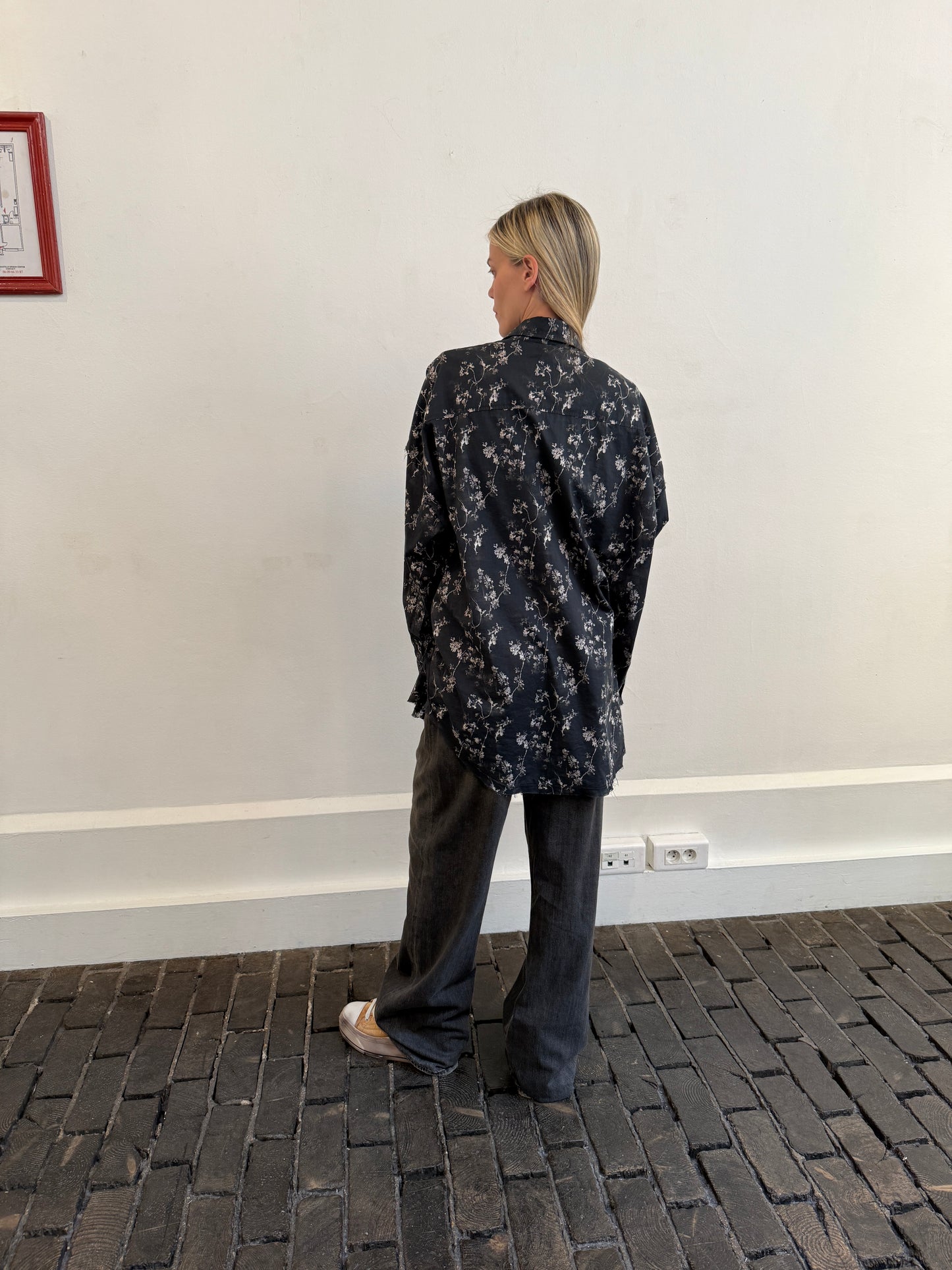 Shredded seam ruffle shirt