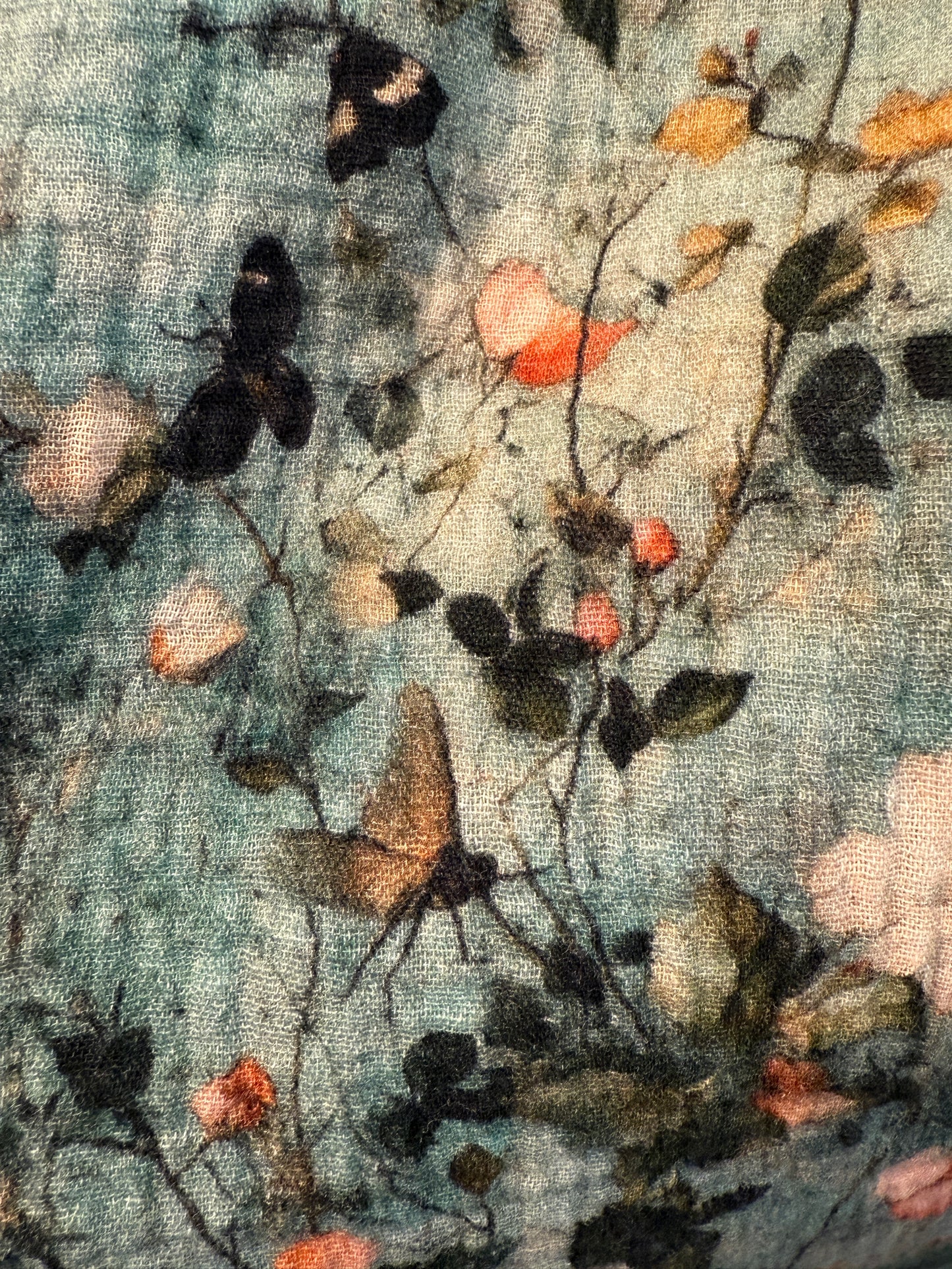 Shredded seam ruffle shirt