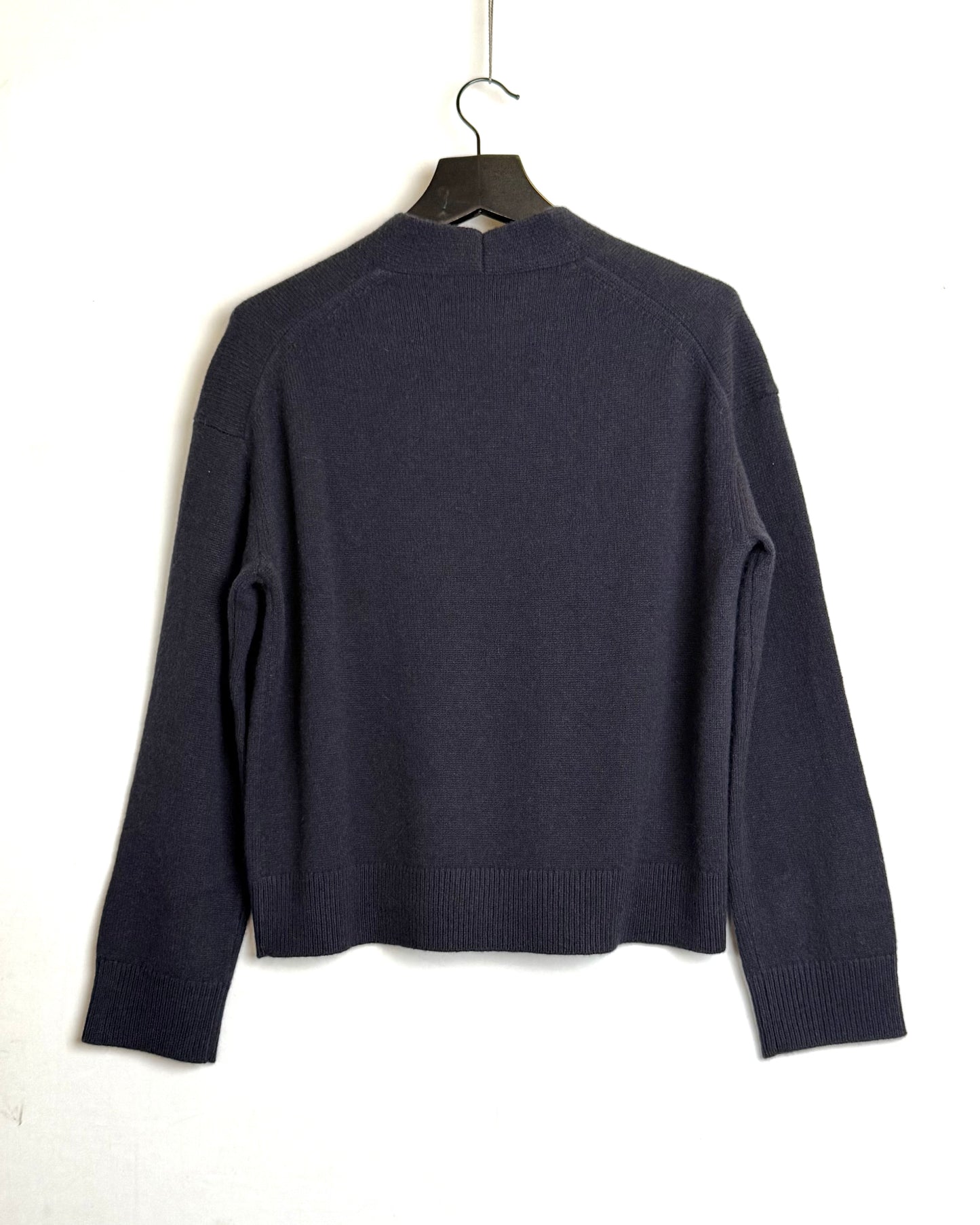 Pure cropped V jumper