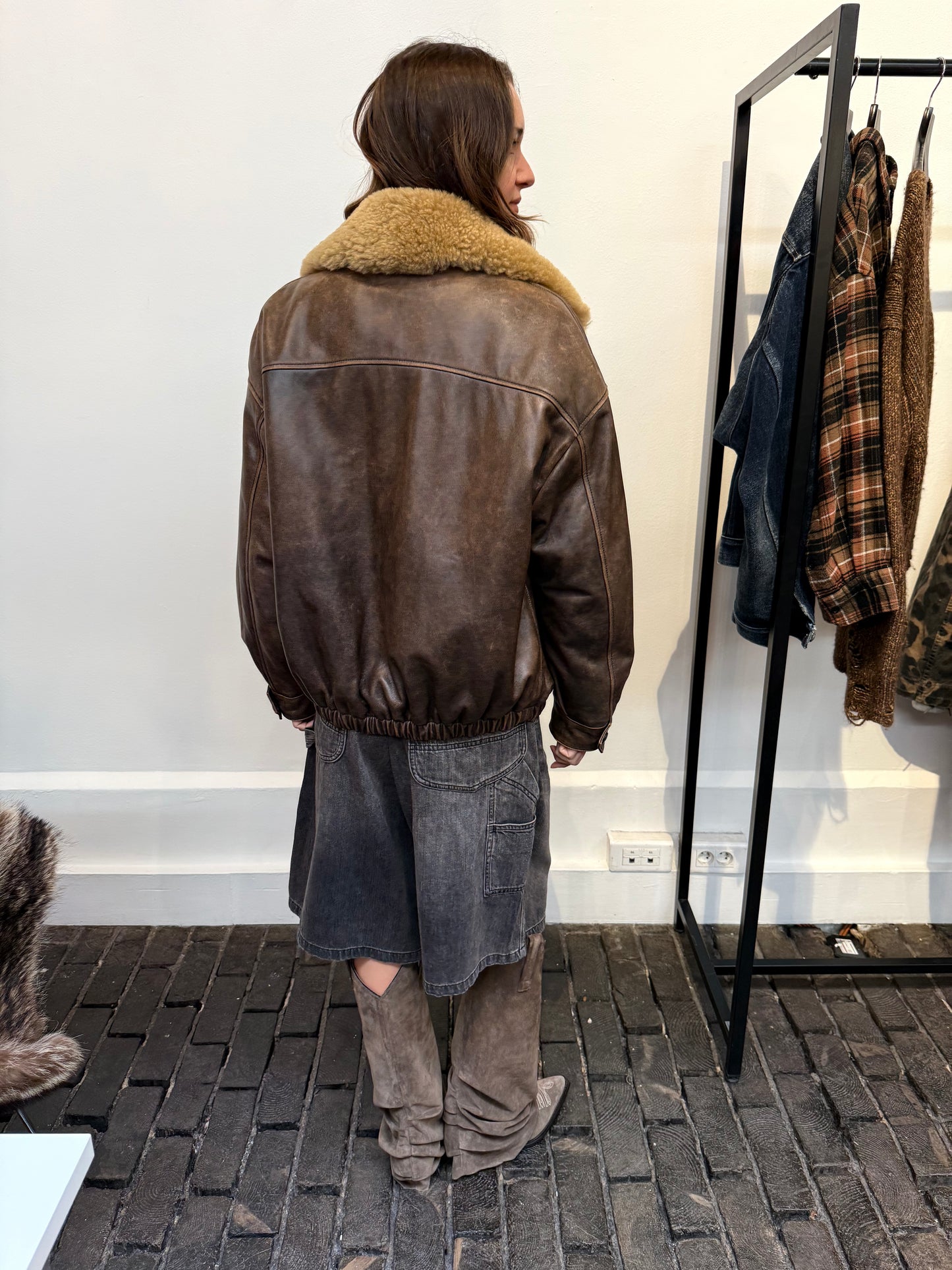 Removable collar leather bomber