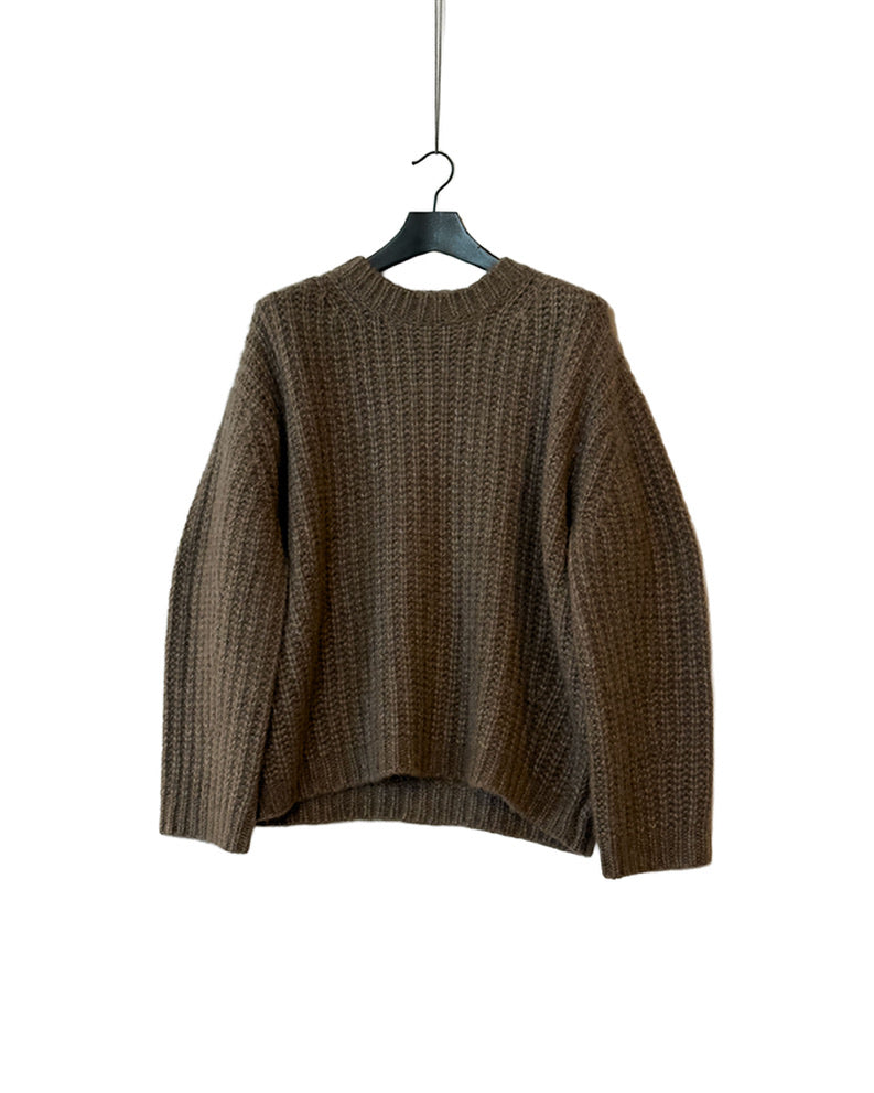Fluffy ribbed crewneck