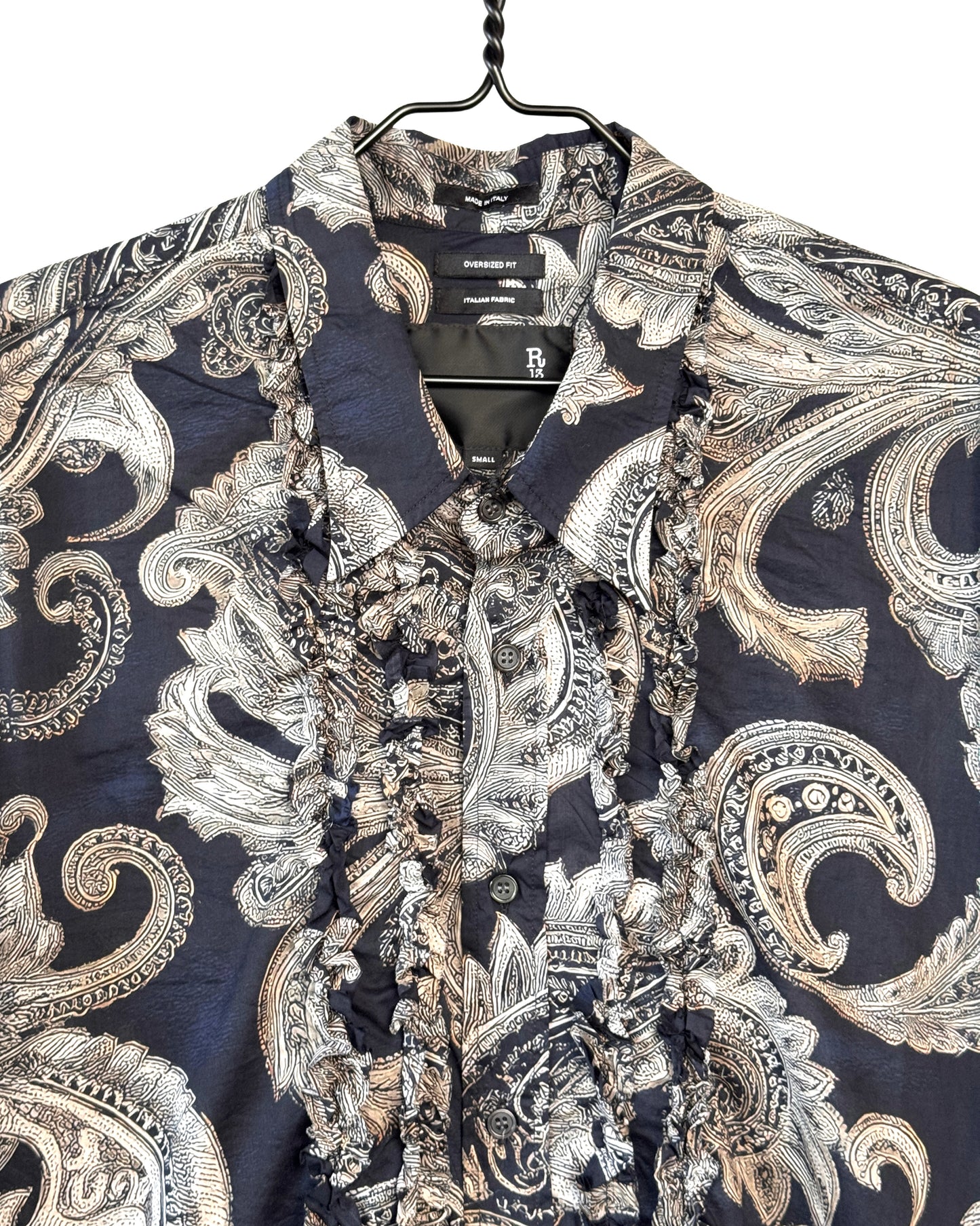 Shredded seam ruffle shirt