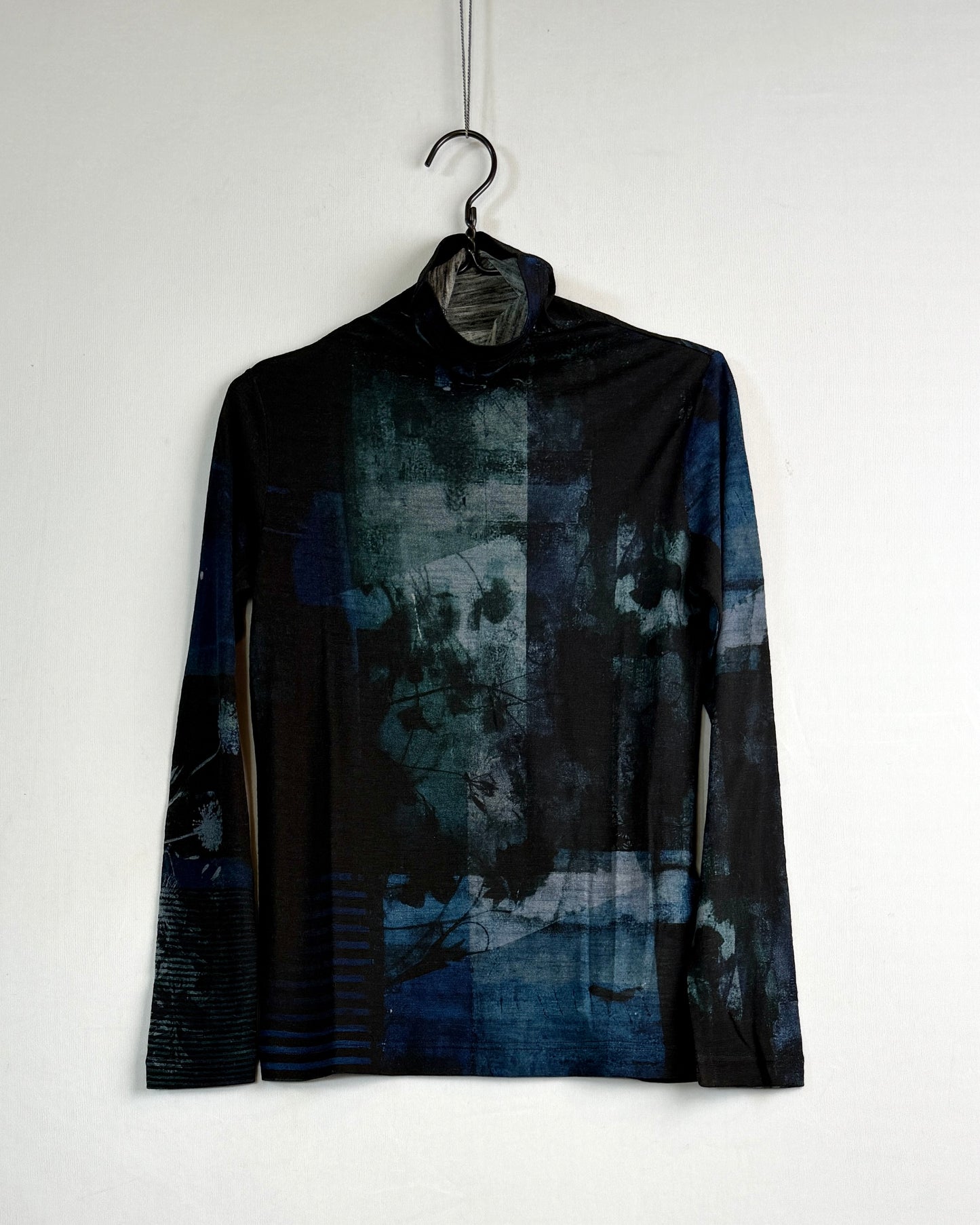 High-neck long sleeve tee