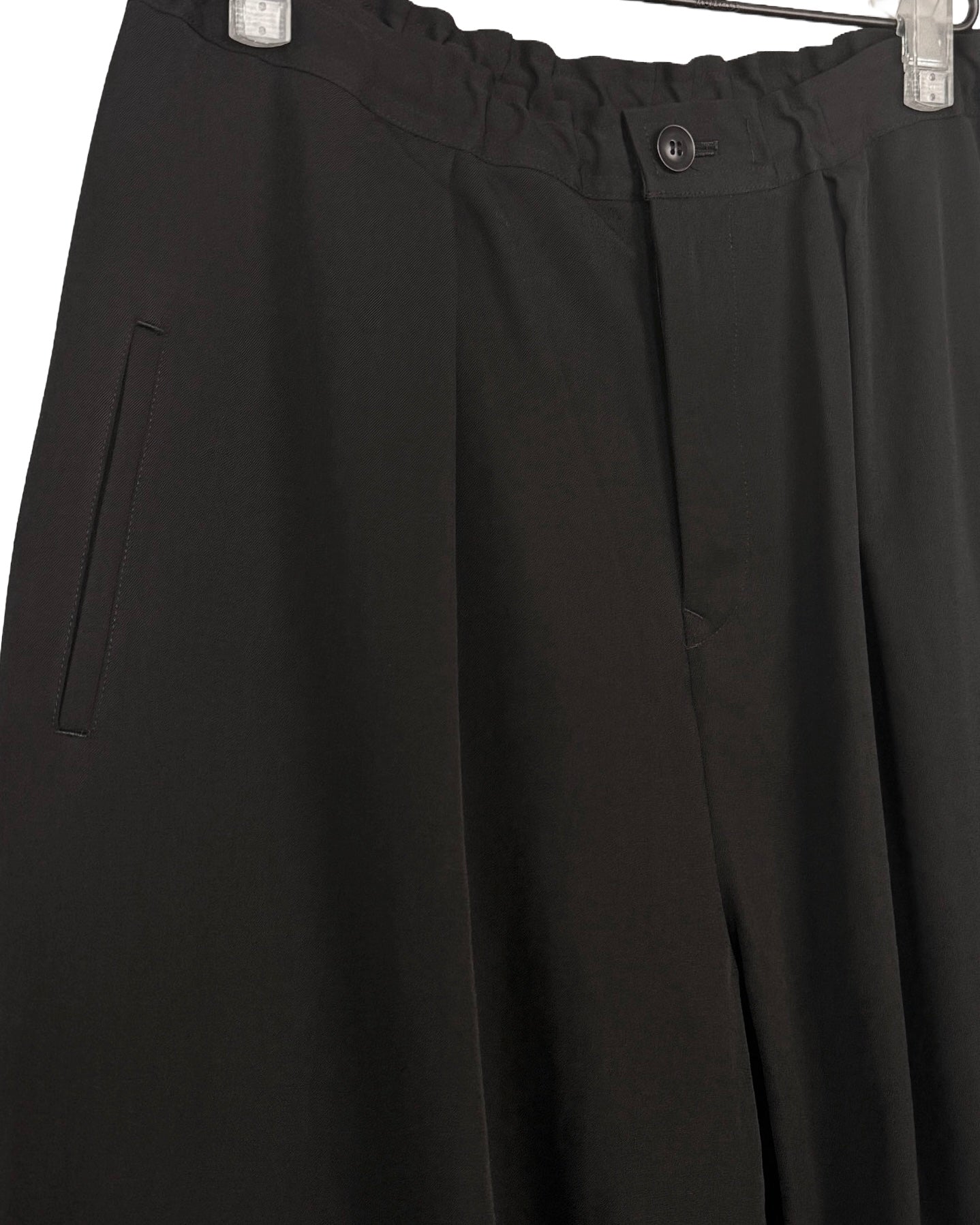 O-front tuck wide pants