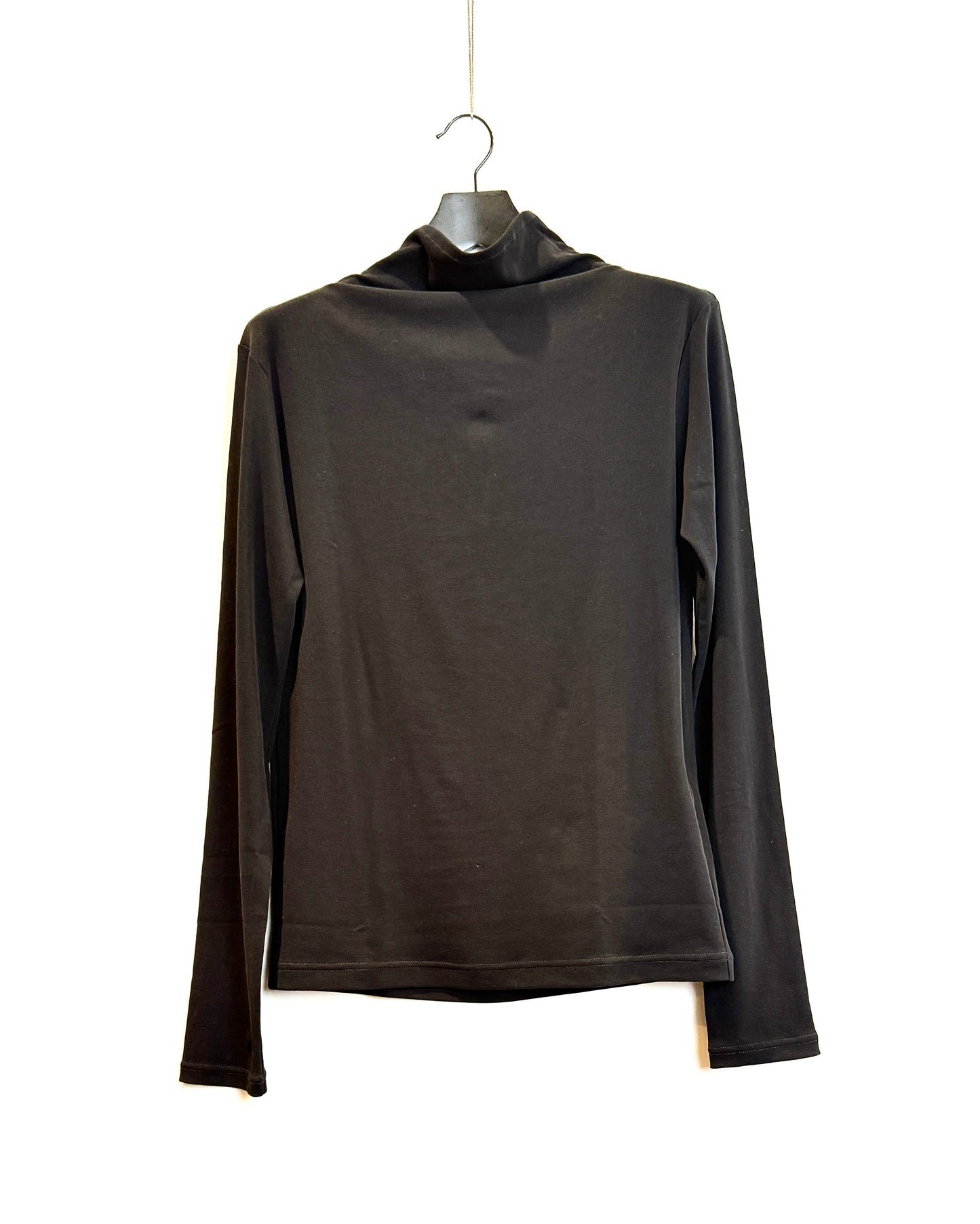 Back button off-neck t-shirt