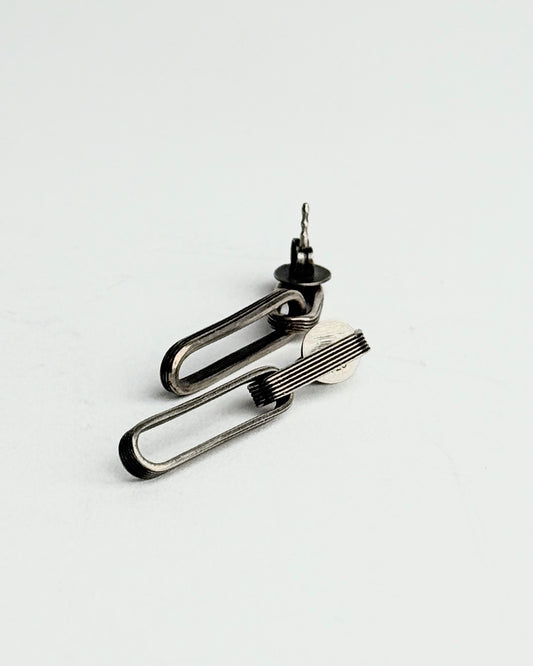 M4542 earrings lines