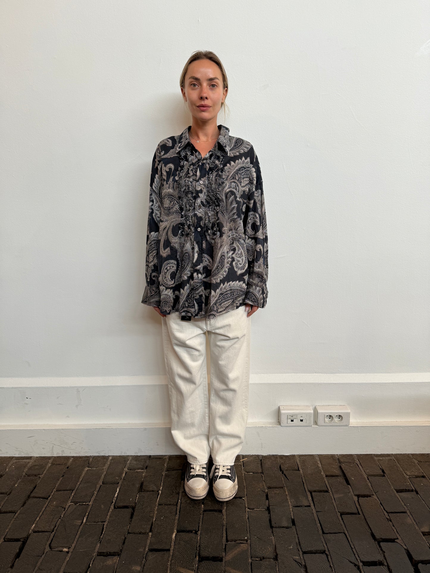 Shredded seam ruffle shirt