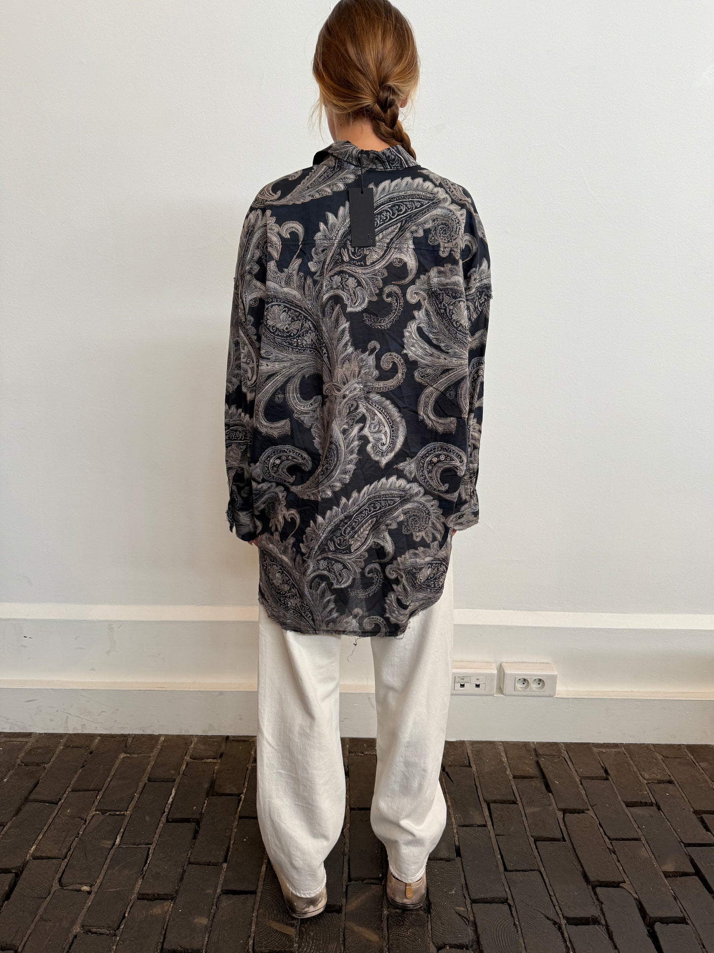 Shredded seam ruffle shirt