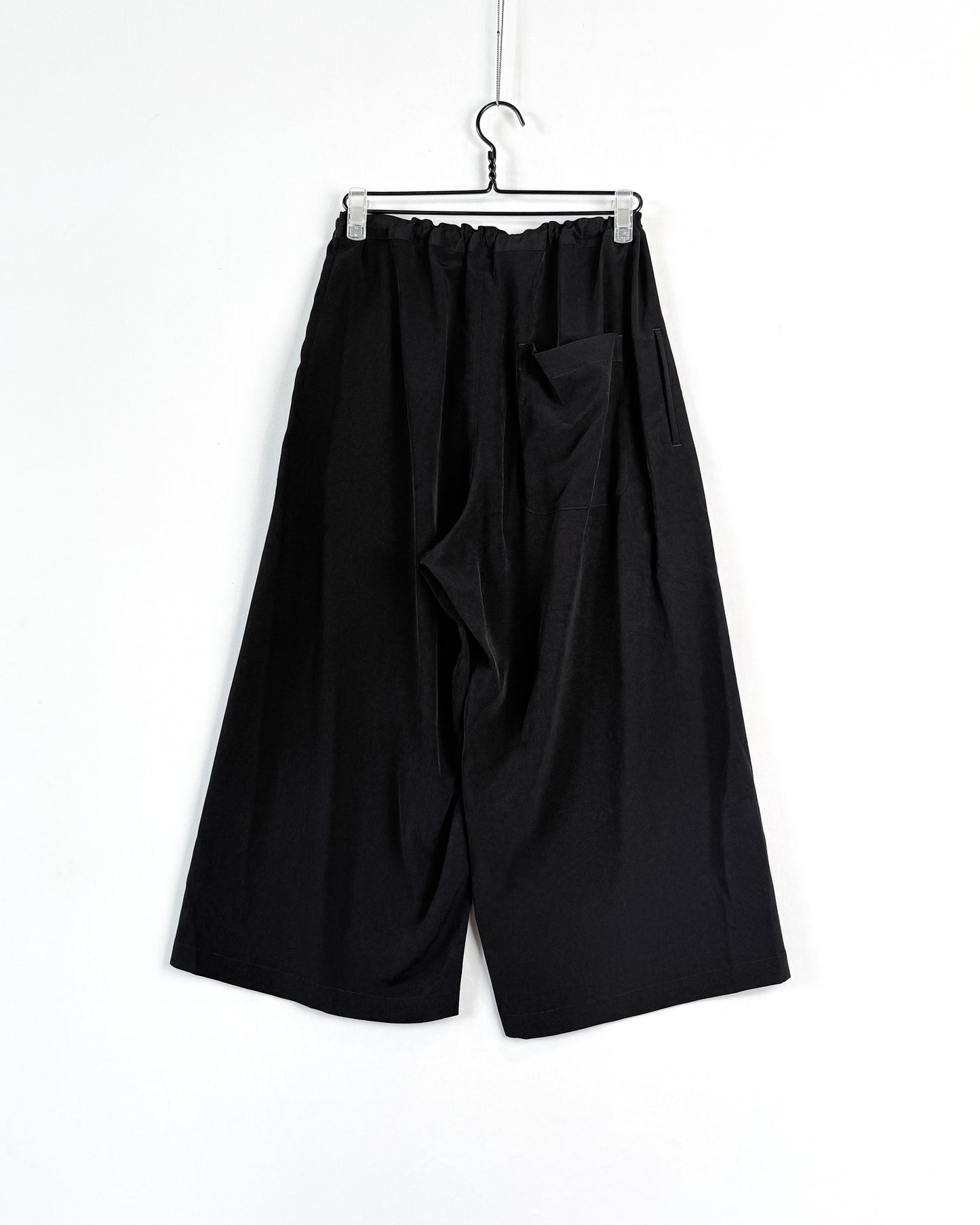 O-front tuck wide pants