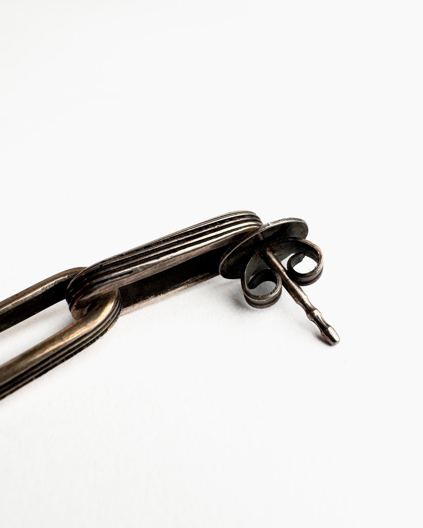 M4542 earrings lines