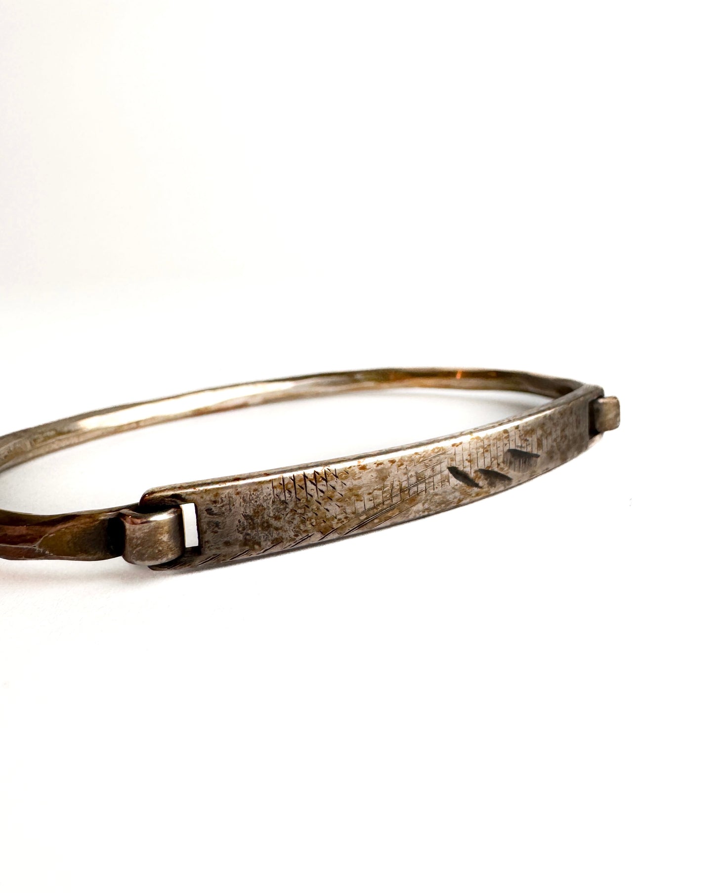 M2631 Bracelet closure tag tool trace